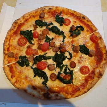 Solo Italia - Pizza mit Spinat, Salsiccia und Tomaten - dieses Mal zum Mitnehmen - Pizza Near Me - Munich, BY Solo Italia - Pizza mit Spinat, Salsiccia und Tomaten - dieses Mal zum Mitnehmen - Pizza Near Me - Munich, BY