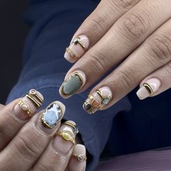 Blossomed Beauty Lounge - Nail technician-Cadence