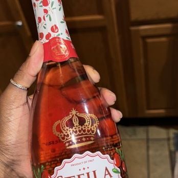 Downey Liquor - a hand holding a bottle of stella rossa - Beer, Wine & Spirits Near Me - Downey, California Downey Liquor - a hand holding a bottle of stella rossa - Beer, Wine & Spirits Near Me - Downey, California