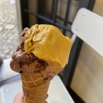 Grezzo Raw Chocolate - Mango and Gianduia - Desserts Near Me - Rome, RM