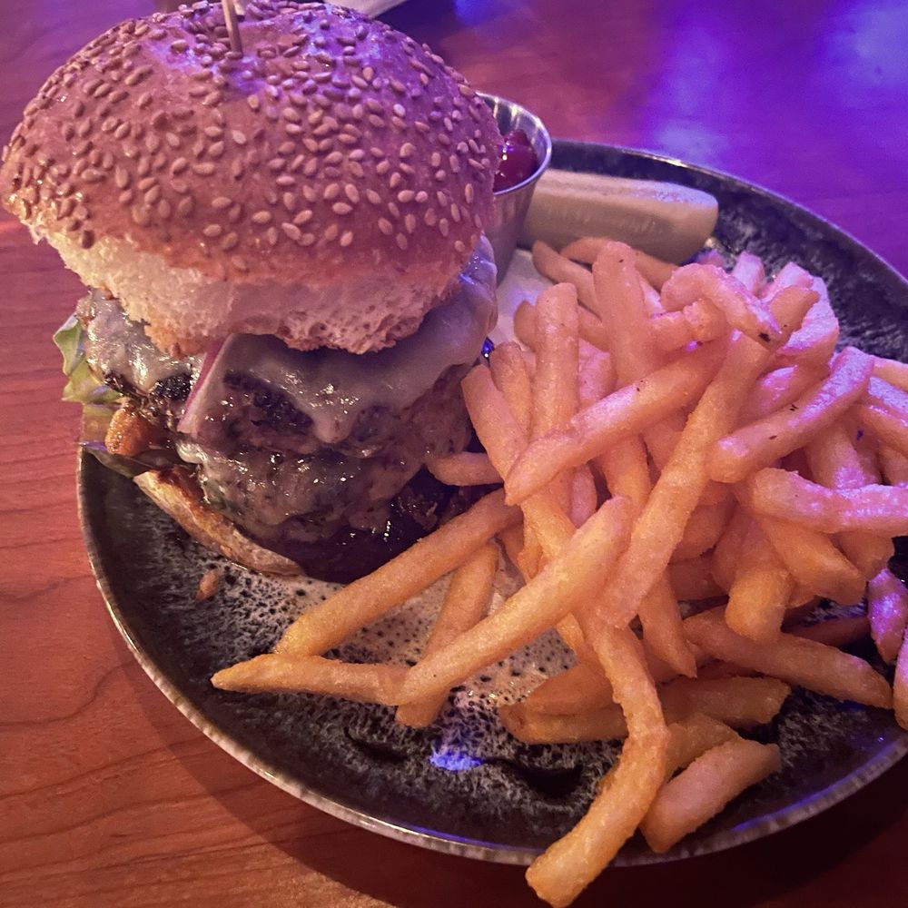 Pearl Street Caviar - Burger is delicious - Specialty Food Near Me - Brooklyn, New York
