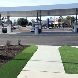 Parkers Kitchen - Outside pump area