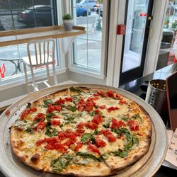 Sweet Tomatoes Pizza - white greek with diced tomato