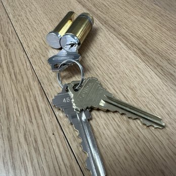 Semi Tractor Trailer Locksmith - Small and large format interchangeable lock cylinders - Keys & Locksmiths Near Me