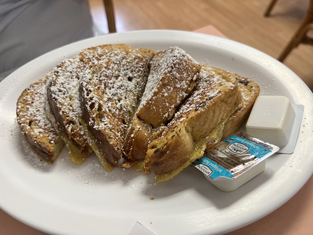 Robin's Downtown Cafe Logo