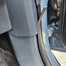 Mutilated weather seal and obvious tampering of plastic covers. Too lazy to put them back properly; consider it a half-ass job Gaudin? Mutilated weather seal and obvious tampering of plastic covers. Too lazy to put them back properly; consider it a half-ass job Gaudin?