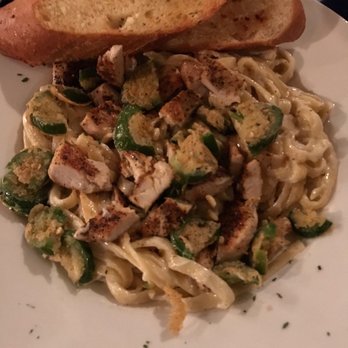 Vintage Pizzeria - Fettuccine Alfredo with grilled chicken and fried jalapeño slices. - Pizza Near Me - Milton, Georgia Vintage Pizzeria - Fettuccine Alfredo with grilled chicken and fried jalapeño slices. - Pizza Near Me - Milton, Georgia