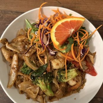 Thai Diner Restaurant - Drunken Noodle Crispy Chicken - Thai Near Me - Coplay, Pennsylvania