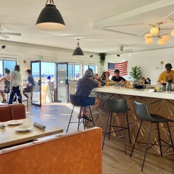 Vista - Indoor space - Bars Near Me - Hermosa Beach, California