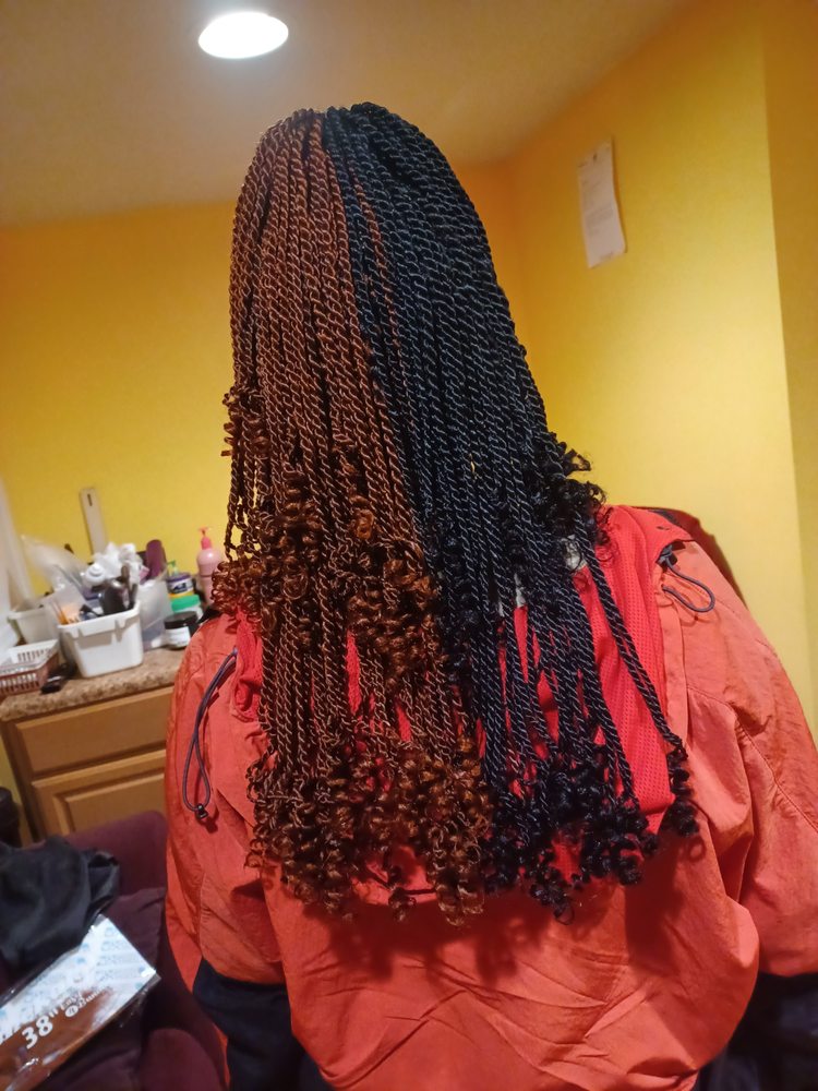 LA DIVA  AFRICAN HAIR BRAIDING Logo