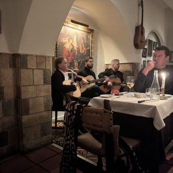 O Faia - Musicians - Seafood Near Me - Lisbon, 11