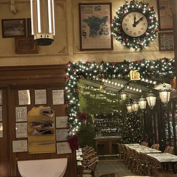 Le Diplomate - Interior during Christmas - Brasseries Near Me - Washington, DC, District of Columbia
