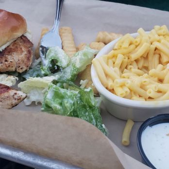 Hudson Grille - Sports Bars Near Me - Sandy Springs, Georgia