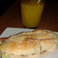 Lorena café-restaurante - Pitufo campero y zumo de naranja natural