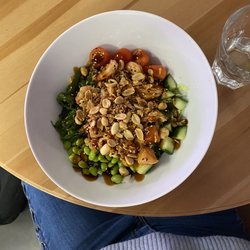 Eat Poke Helsinki - Poke bowl with spicy mayo salmon