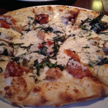 Yard House - Marghertia pizza - good and it included a lot of roasted garlic that was too sweet and pasty for us to enjoy - New American Near Me - Atlanta, Georgia Yard House - Marghertia pizza - good and it included a lot of roasted garlic that was too sweet and pasty for us to enjoy - New American Near Me - Atlanta, Georgia
