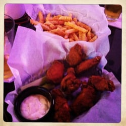Quinlan's Bar and Grill - "Hot" wings and fries. Wings are perfect!!!! Fries are crispy and crinkle cut perfection.... A must try!