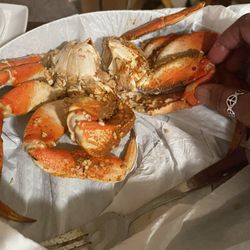 Bo Bo Seafood - Dungeness Crab  with season and extra garlic