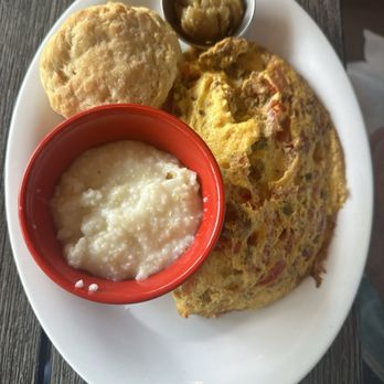 Ruby Sunshine Chattanooga - Spanish Omelet, grits, biscuit and honey butter - Breakfast & Brunch Near Me - Chattanooga, Tennessee