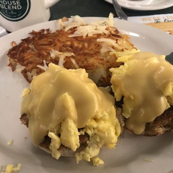 Metro Diner - Crabcake Benedict - American Near Me - Chesapeake, Virginia Metro Diner - Crabcake Benedict - American Near Me - Chesapeake, Virginia