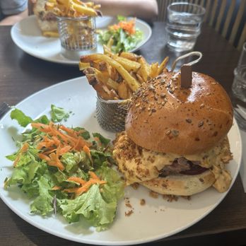 Il Etait un Square - The Napoleon! :) - Burgers Near Me - Paris, 75 Il Etait un Square - The Napoleon! :) - Burgers Near Me - Paris, 75