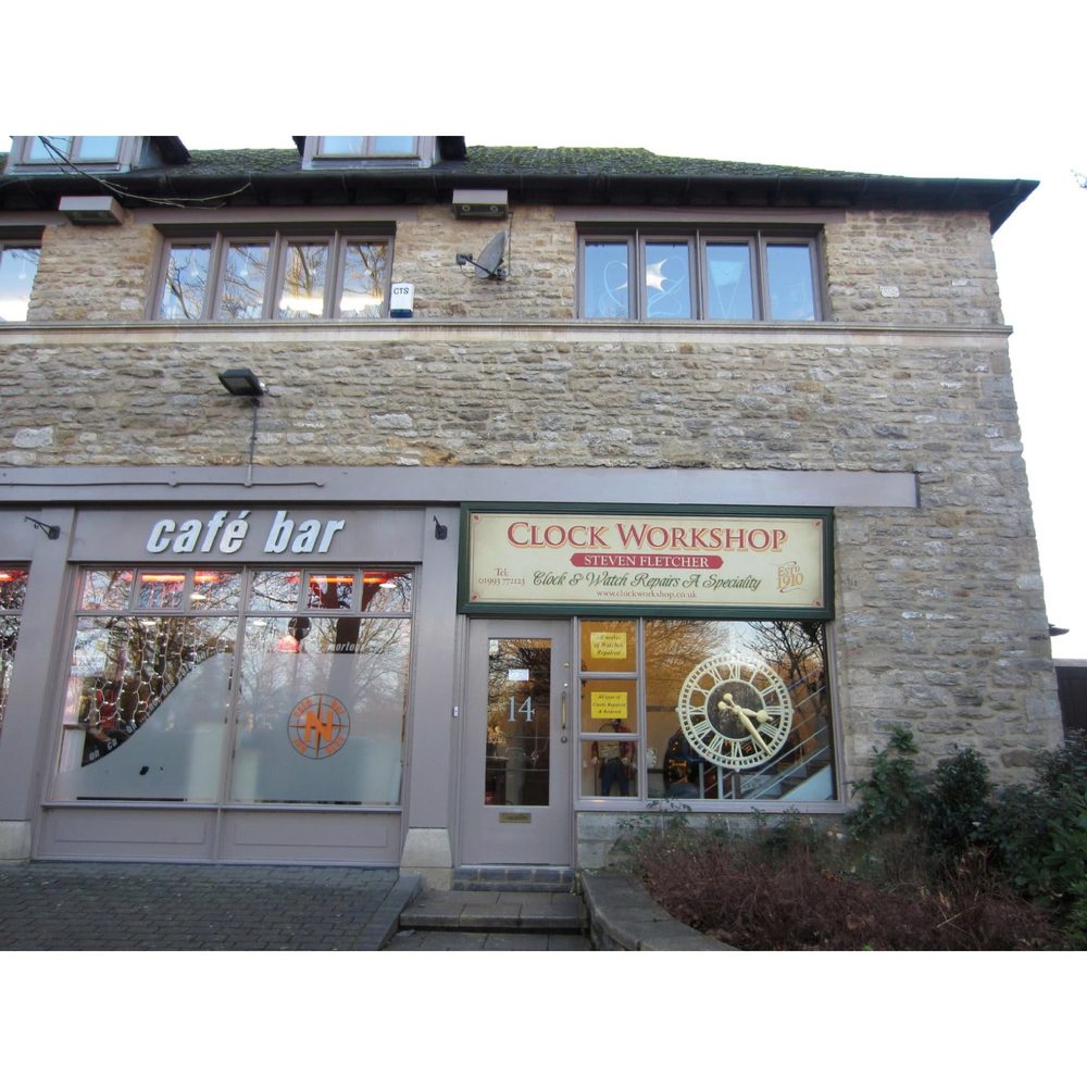 THE CLOCK Updated March 2024 14 Langdale Court, Witney