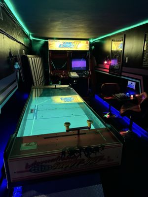 Vindicktive Bar and Wings by null