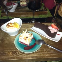 Le Phileas Fogg - Une formule 3 entrées 1 plat 3 desserts : ce sont les 3 desserts choisis parmi d'autres...