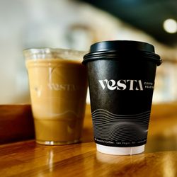 Iced Latte & Matcha Latte made with Ippodo Ummon matcha (limited-time only)