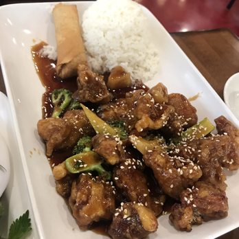 Bep Saigon Asian Kitchen - Sesame chicken. Waaaaaaay too sweet. - Vietnamese Near Me - Austin, Texas