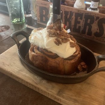 Yardbird Table & Bar - Cinnamon roll - Southern Near Me - Miami Beach, Florida