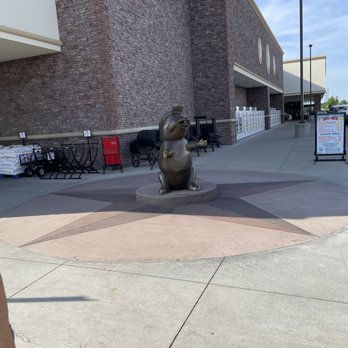 Buc-ee's - Statue - Convenience Stores Near Me - Richmond, Kentucky