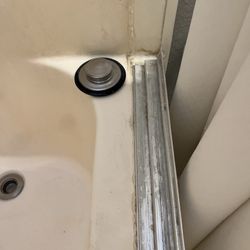 Socal Tub Refinishing Pros - Guest bath before