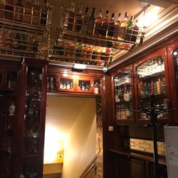 Museo Del Whisky Bar - Whiskey to the ceiling