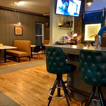 Main Mountain Bar & Motel - The seating - Cocktail Bars Near Me - Ludlow, Vermont Main Mountain Bar & Motel - The seating - Cocktail Bars Near Me - Ludlow, Vermont