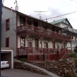 The Miner's Cottage - The Ghost City Inn is next door