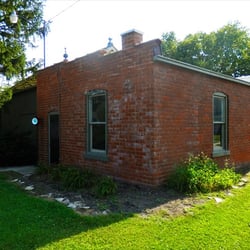 Juanita Waugh Park - Cute building at Juanita Waugh Park.