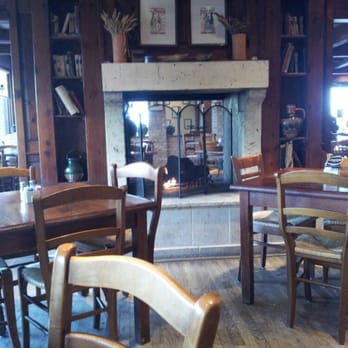 la Madeleine - Fireplace in action - Bakeries Near Me - Duluth, Georgia