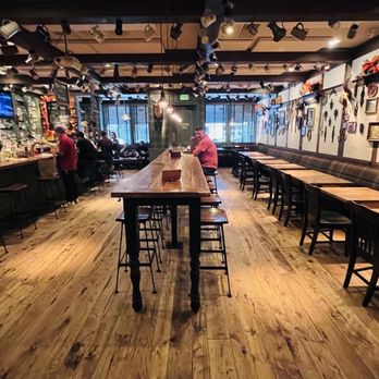 Forman's Whiskey Tavern - Interior seating area - New American Near Me - Toluca Lake, California Forman's Whiskey Tavern - Interior seating area - New American Near Me - Toluca Lake, California