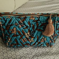 The Little Apple - Rare find - Kip&Co large toiletry bag in "Canopy"