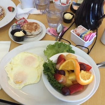 Le Peep Cafe - Two eggs with fruit - Breakfast & Brunch Near Me - San Antonio, Texas Le Peep Cafe - Two eggs with fruit - Breakfast & Brunch Near Me - San Antonio, Texas