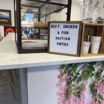 Cadeau Cafe - Order counter - Coffee & Tea Near Me - Fort Myers, Florida Cadeau Cafe - Order counter - Coffee & Tea Near Me - Fort Myers, Florida