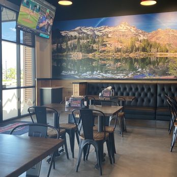 Mountain Mike's Pizza - Dining area - Chicken Wings Near Me - Spanish Fork, Utah