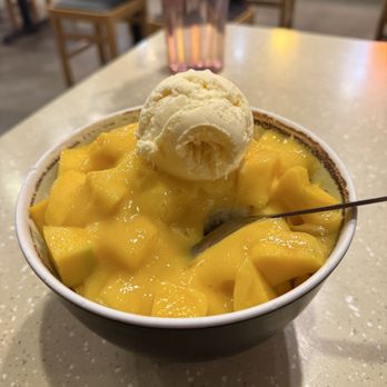 Meet Fresh - Mango Milk Shaved Ice / 芒果牛奶冰 - Desserts Near Me - Houston, Texas