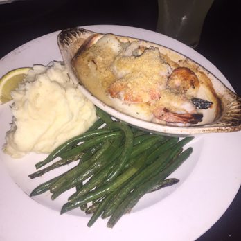 The Black Rose - Seafood platter - yum - American Near Me - Boston, Massachusetts
