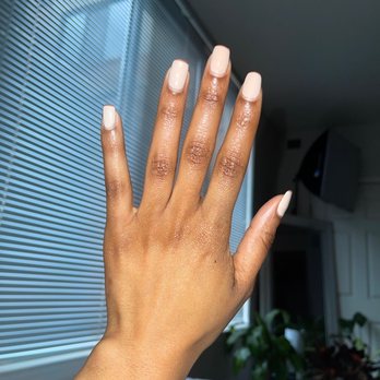 Queen’s spa - 2 weeks with the manicure and it's still very beautiful. - Nail Salons Near Me - Rockville, Maryland