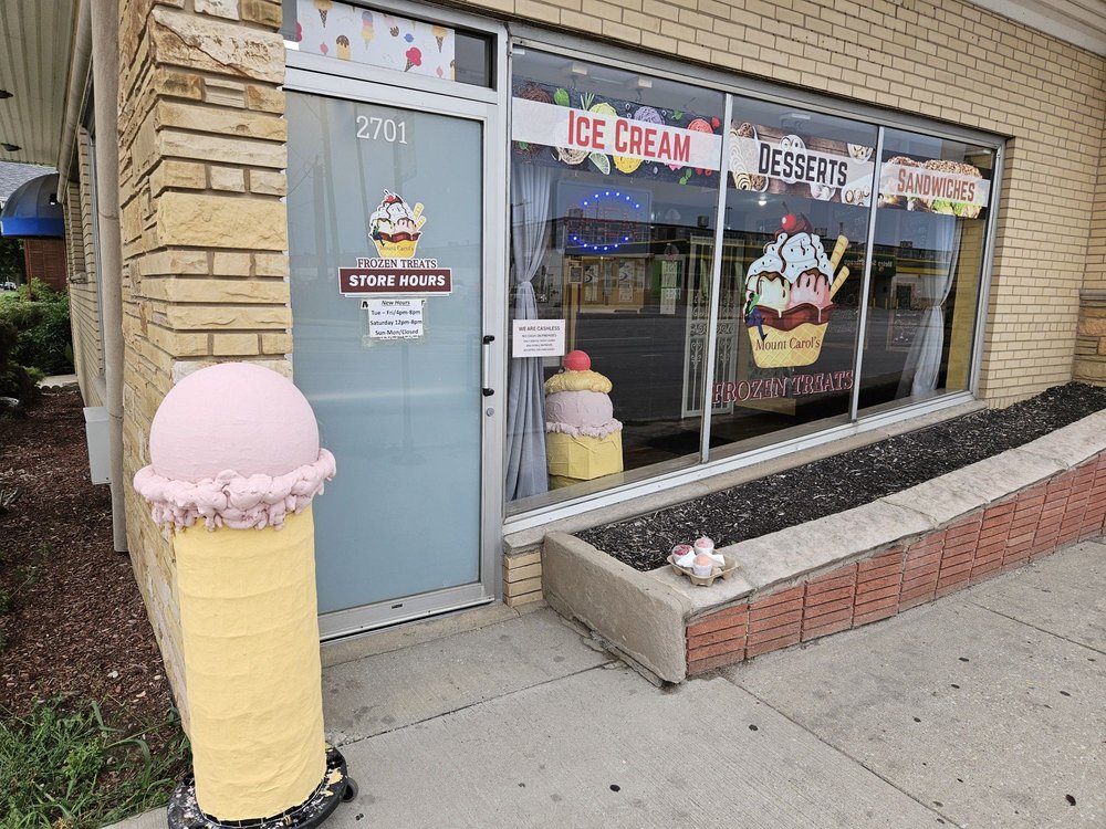 Mount Carol's Frozen Treats Logo