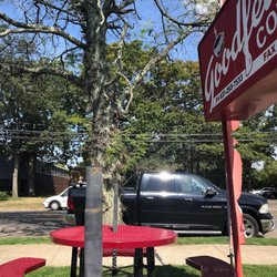 Goodfellas Pizzeria & Deli - Outside
