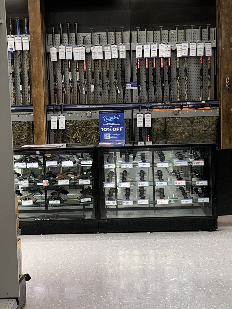 ACADEMY SPORTS + OUTDOORS Updated September 2024 19 Photos & 35 Reviews 9781 Quivira Rd