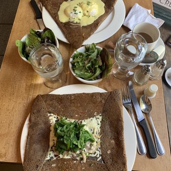 Le Billig - Mushroom spinach crepe and eggs Benedict crepe - Creperies Near Me - Quebec City, Quebec Le Billig - Mushroom spinach crepe and eggs Benedict crepe - Creperies Near Me - Quebec City, Quebec